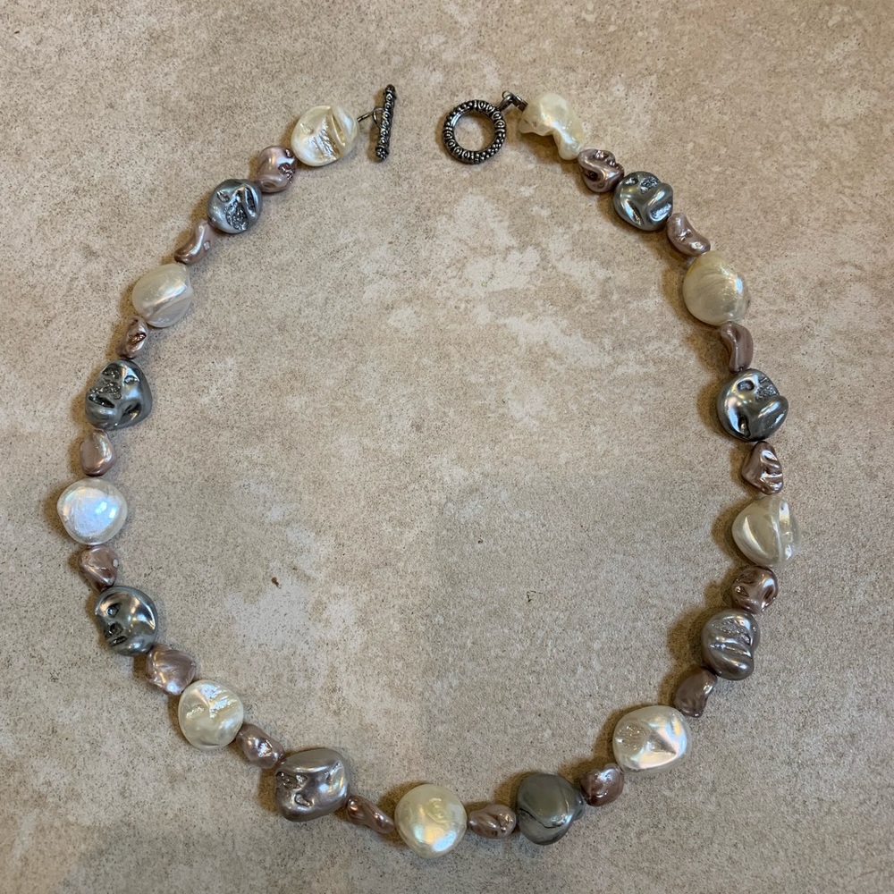 Colored Pearl necklace